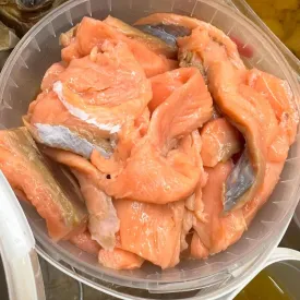 Кусочки лосося (слабосоленые)