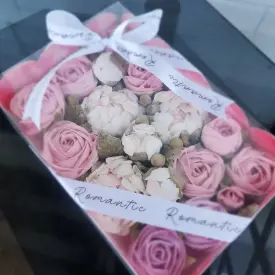 Подарочная коробка с цветами из зефира