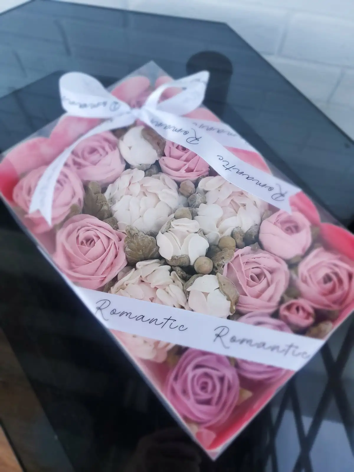 Подарочная коробка с цветами из зефира фото 1