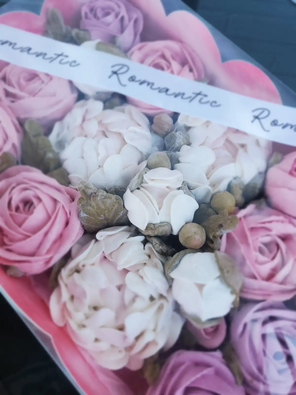 Подарочная коробка с цветами из зефира фото 3