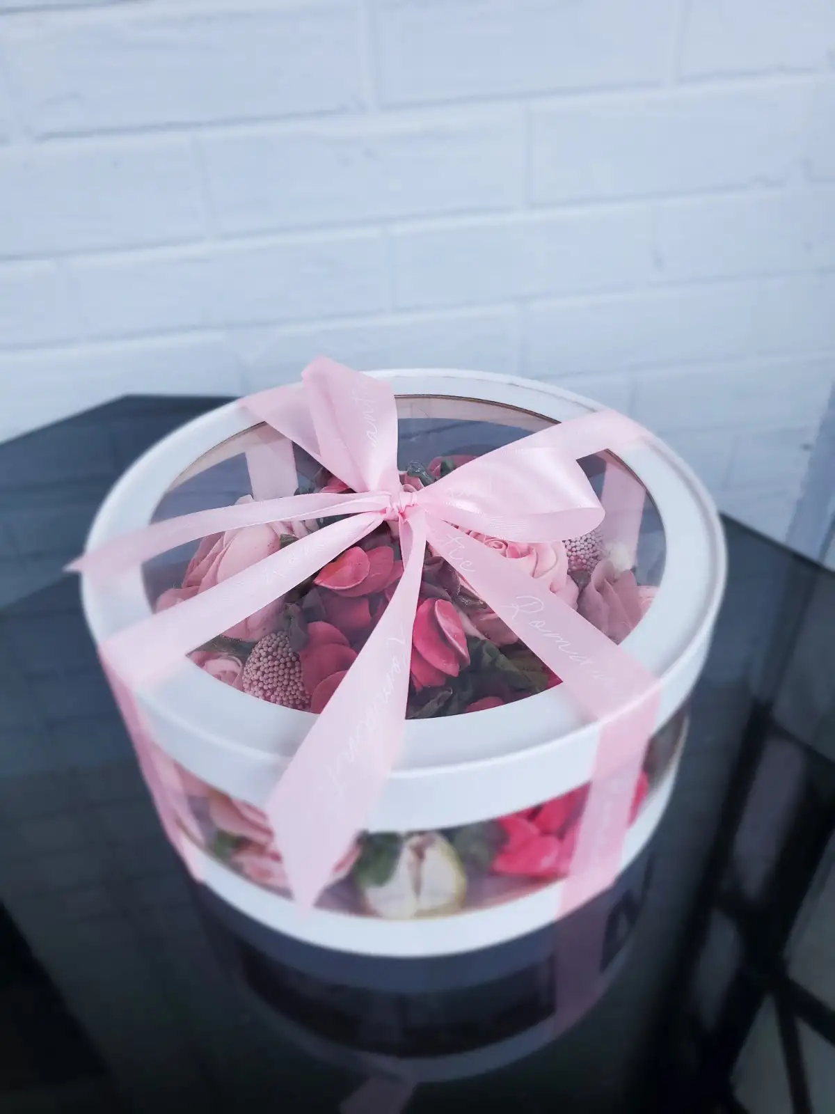 Коробка «аквариум» с цветами из зефира, 20 см фото 4