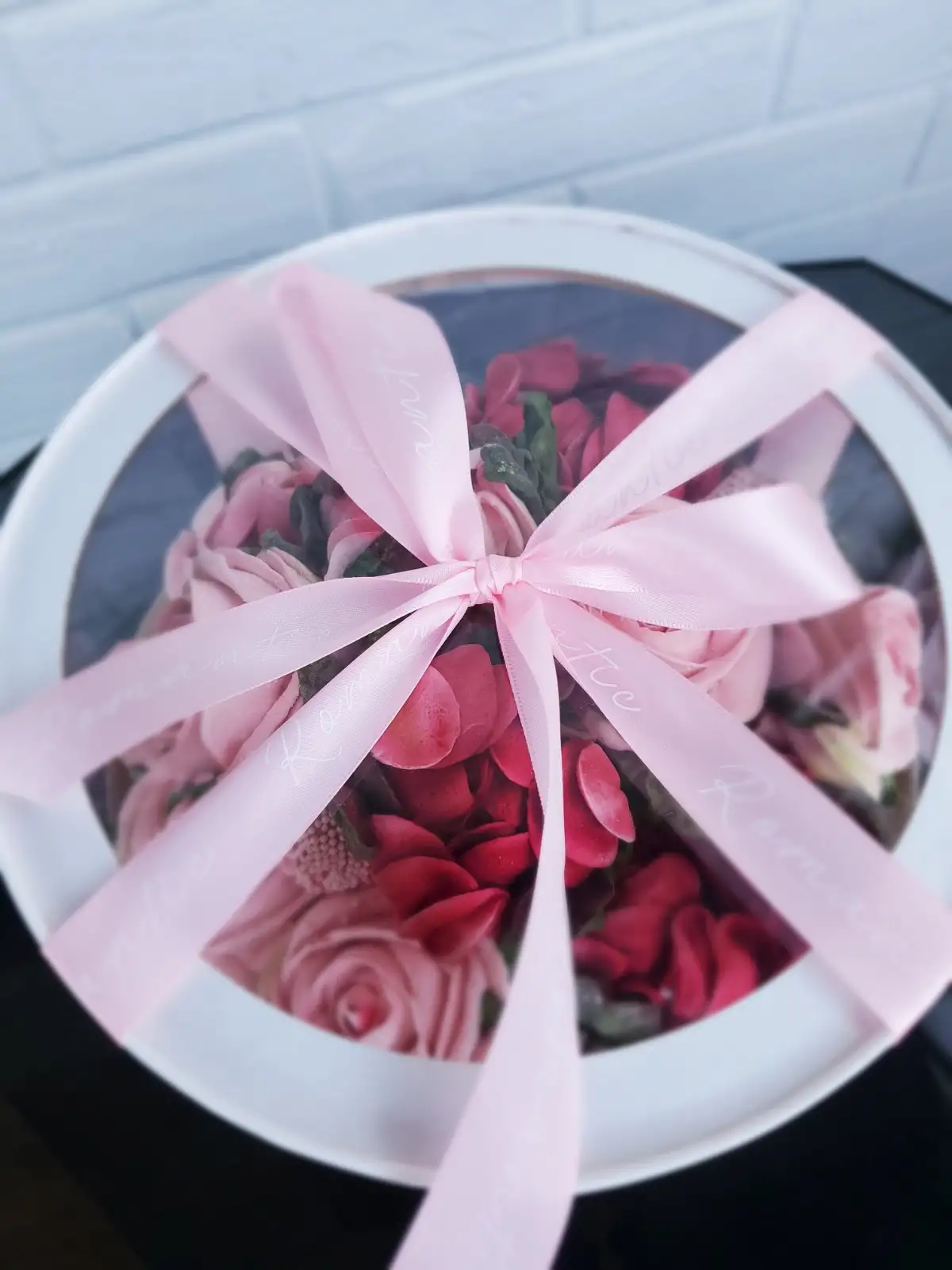 Коробка «аквариум» с цветами из зефира, 20 см фото 5