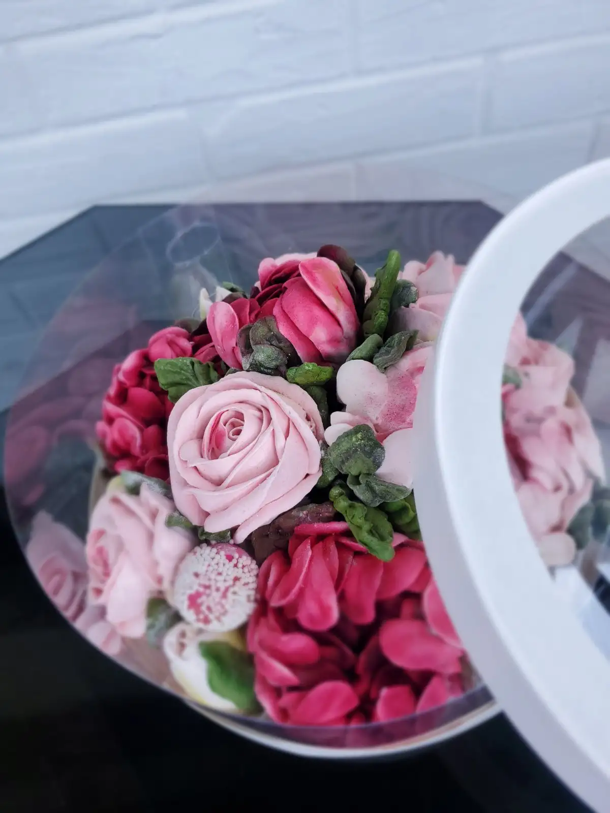 Коробка «аквариум» с цветами из зефира, 24 см фото 6