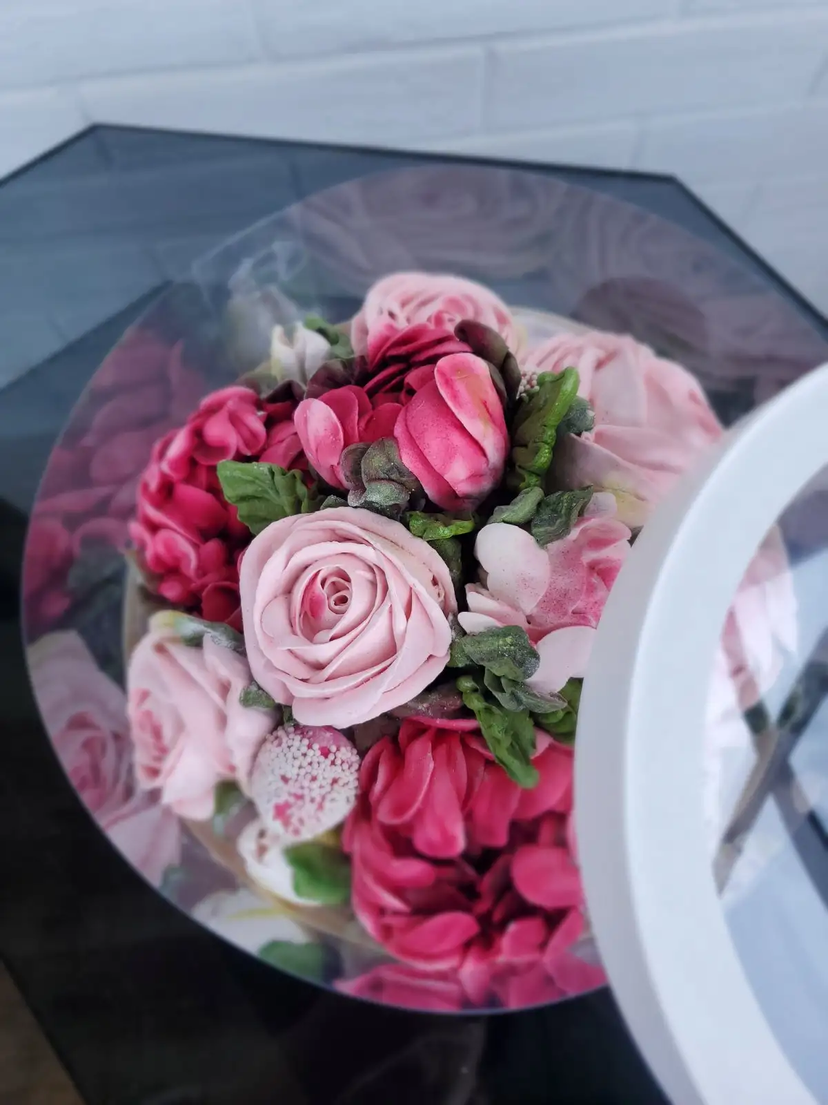 Коробка «аквариум» с цветами из зефира, 24 см фото 7