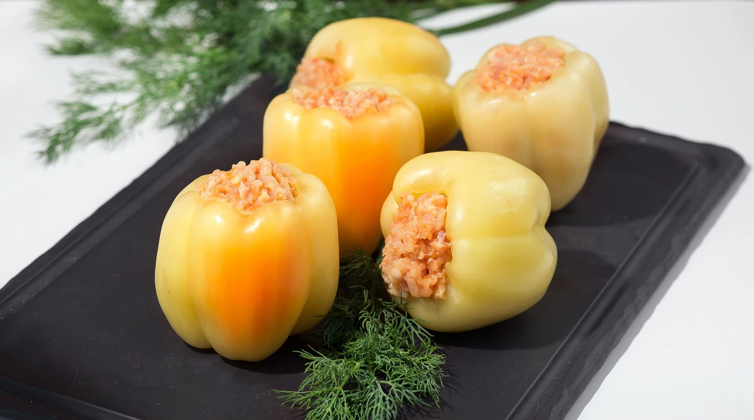 Перцы фаршированные свининой и курицей, 1кг.