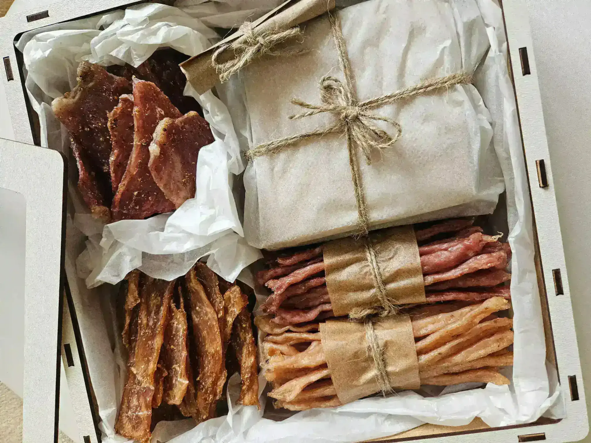 Подарочный мясной бокс 25*25*6см.  фото 1